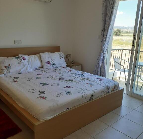 Beautiful 2 Bed House In Mandria Paphos