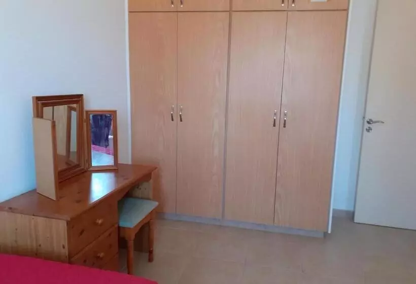 Beautiful 2 Bed House In Mandria Paphos