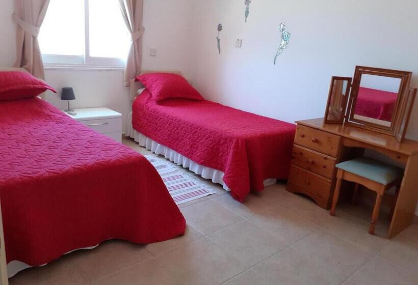 Beautiful 2 Bed House In Mandria Paphos