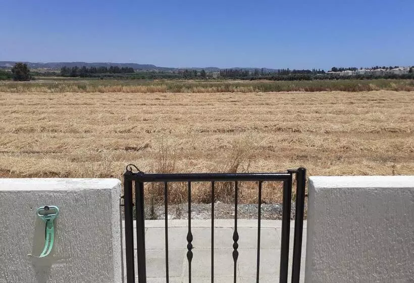 Beautiful 2 Bed House In Mandria Paphos