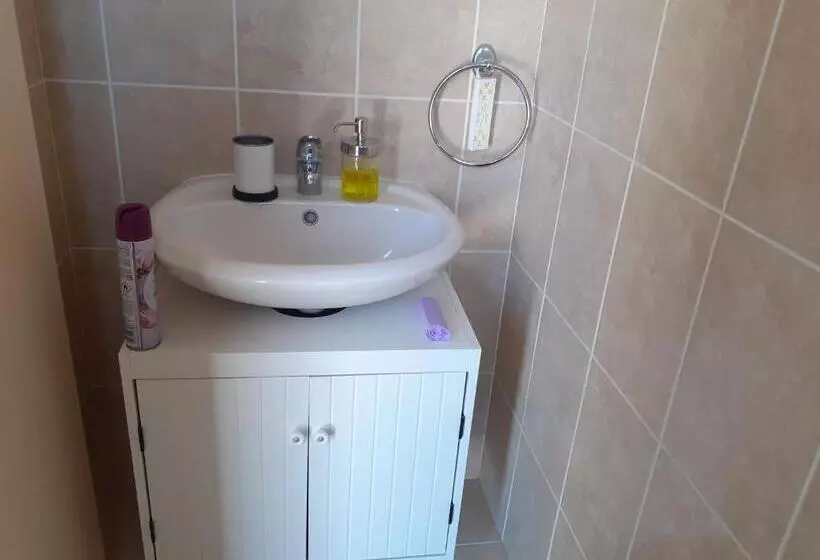 Beautiful 2 Bed House In Mandria Paphos