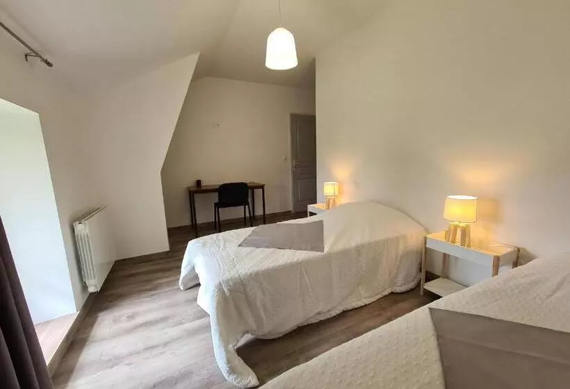 Maison Calme Avec Jardin Et Terrasse, Proche Châteauroux, 3 Chambres, 3 Salles De Bain, Parking Incl