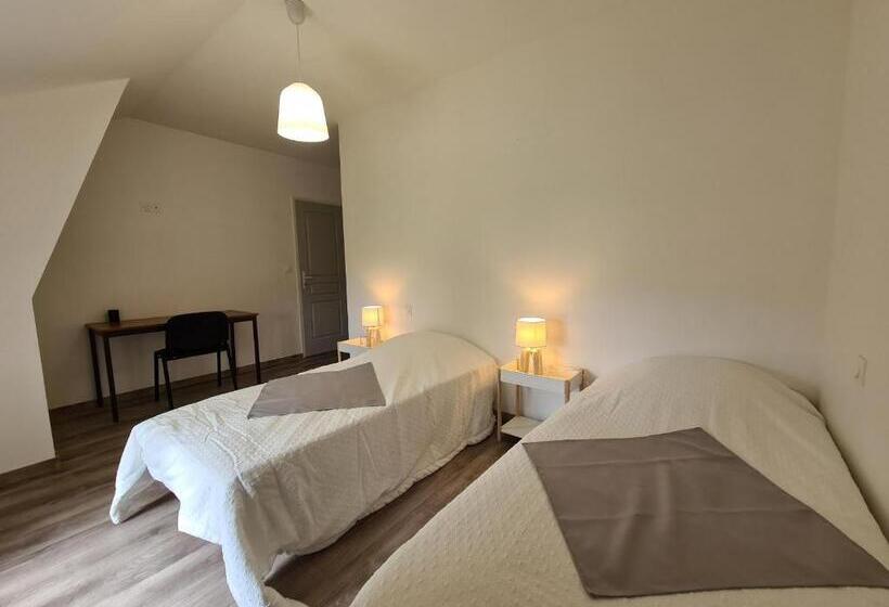 Maison Calme Avec Jardin Et Terrasse, Proche Châteauroux, 3 Chambres, 3 Salles De Bain, Parking Incl