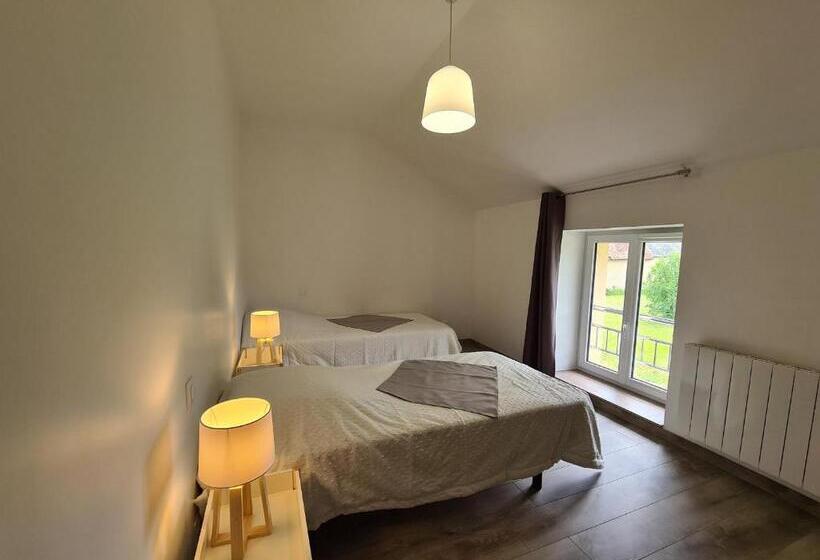 Maison Calme Avec Jardin Et Terrasse, Proche Châteauroux, 3 Chambres, 3 Salles De Bain, Parking Incl