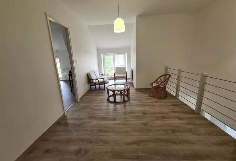 Maison Calme Avec Jardin Et Terrasse, Proche Châteauroux, 3 Chambres, 3 Salles De Bain, Parking Incl