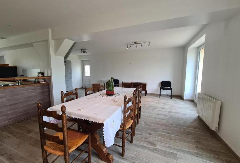 Maison Calme Avec Jardin Et Terrasse, Proche Châteauroux, 3 Chambres, 3 Salles De Bain, Parking Incl