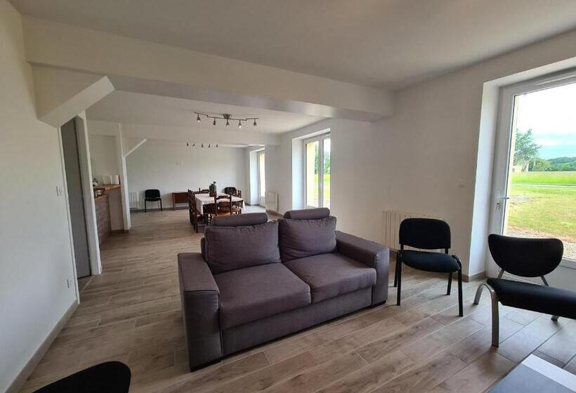 Maison Calme Avec Jardin Et Terrasse, Proche Châteauroux, 3 Chambres, 3 Salles De Bain, Parking Incl
