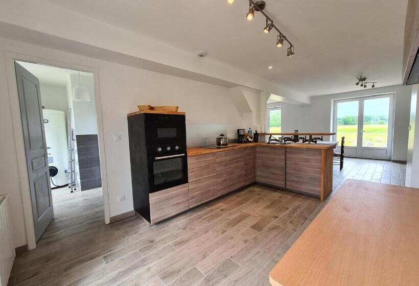 Maison Calme Avec Jardin Et Terrasse, Proche Châteauroux, 3 Chambres, 3 Salles De Bain, Parking Incl