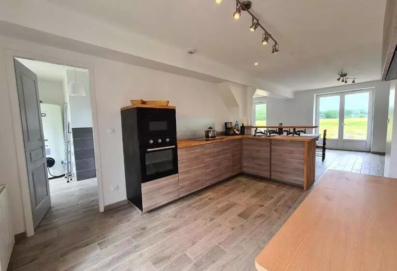 Maison Calme Avec Jardin Et Terrasse, Proche Châteauroux, 3 Chambres, 3 Salles De Bain, Parking Incl