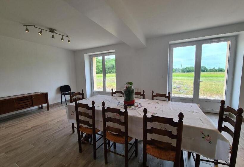 Maison Calme Avec Jardin Et Terrasse, Proche Châteauroux, 3 Chambres, 3 Salles De Bain, Parking Incl