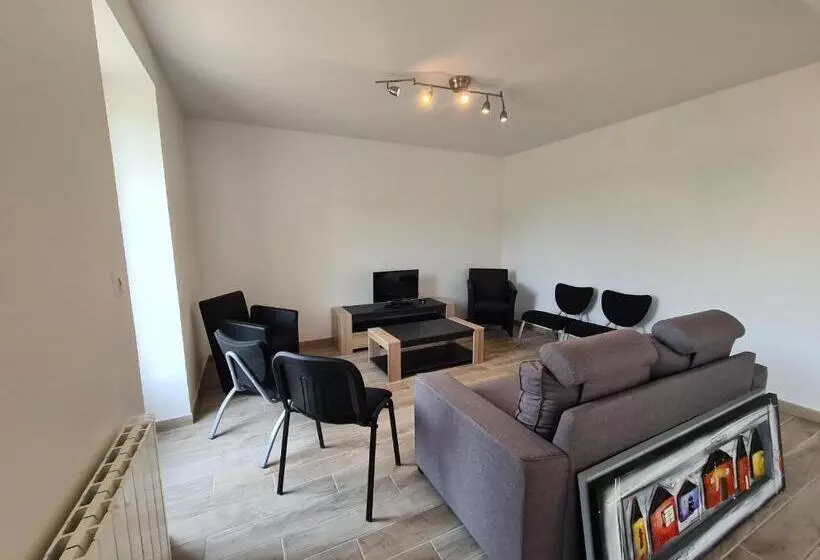 Maison Calme Avec Jardin Et Terrasse, Proche Châteauroux, 3 Chambres, 3 Salles De Bain, Parking Incl