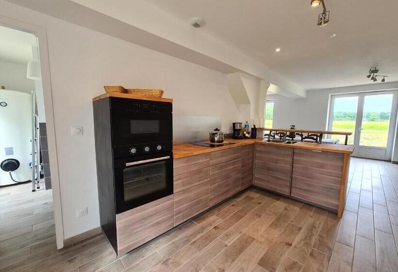 Maison Calme Avec Jardin Et Terrasse, Proche Châteauroux, 3 Chambres, 3 Salles De Bain, Parking Incl