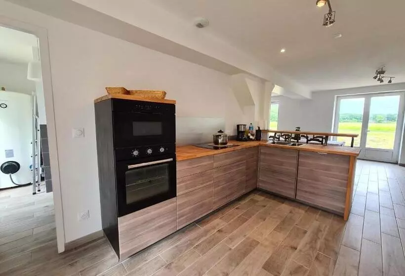 Maison Calme Avec Jardin Et Terrasse, Proche Châteauroux, 3 Chambres, 3 Salles De Bain, Parking Incl