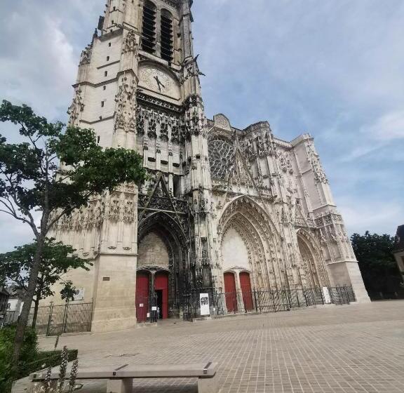 La Marmotte De La Cathédrale Calme Jardin