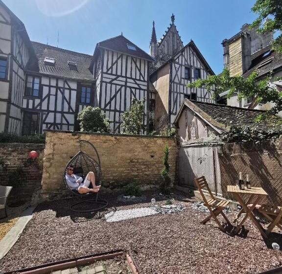 La Marmotte De La Cathédrale Calme Jardin