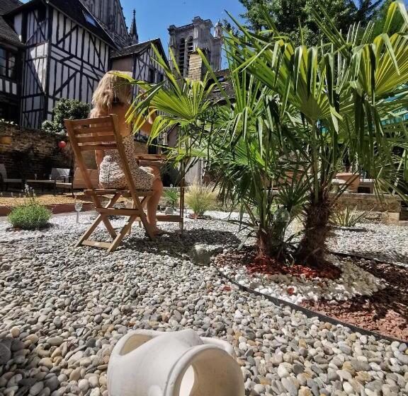 La Marmotte De La Cathédrale Calme Jardin