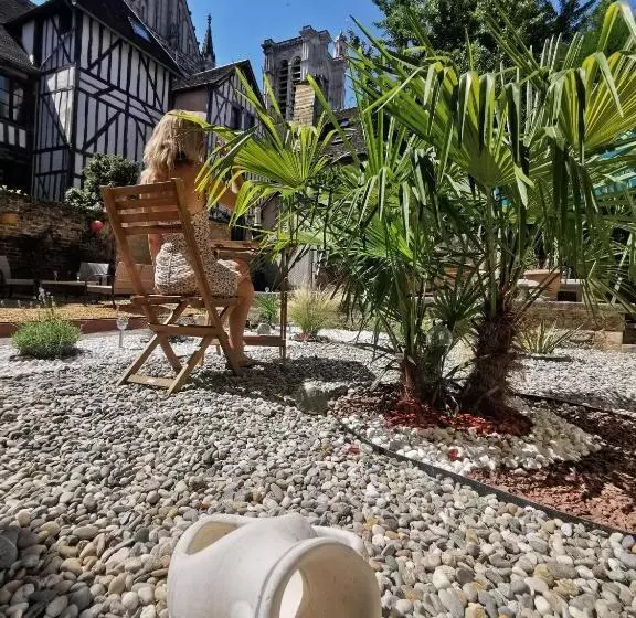 La Marmotte De La Cathédrale   Calme   Jardin