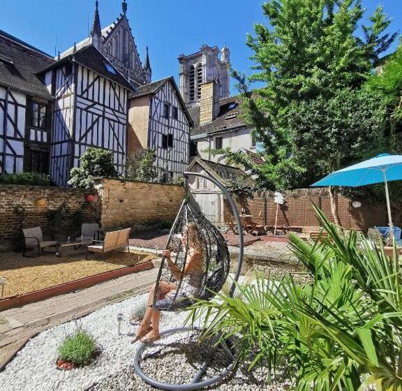 La Marmotte De La Cathédrale Calme Jardin