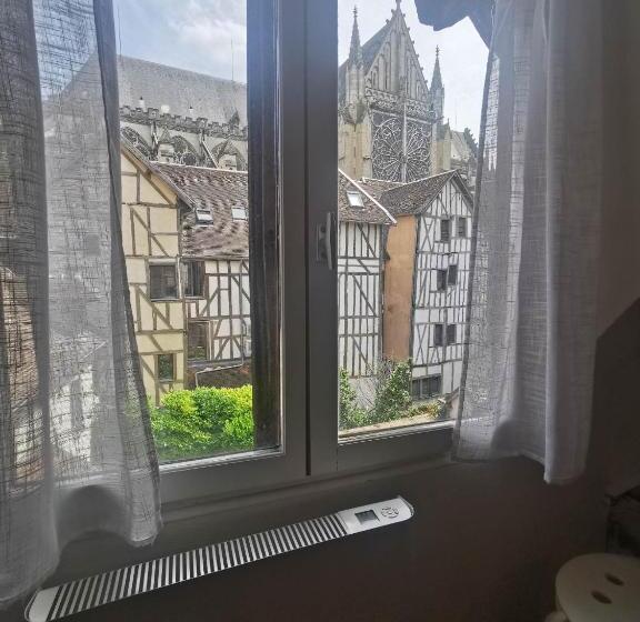 La Marmotte De La Cathédrale Calme Jardin