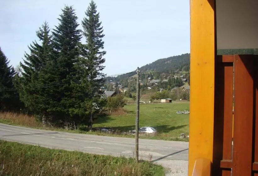 Studio Au Calme Face Aux Montagnes Dans Station De Ski