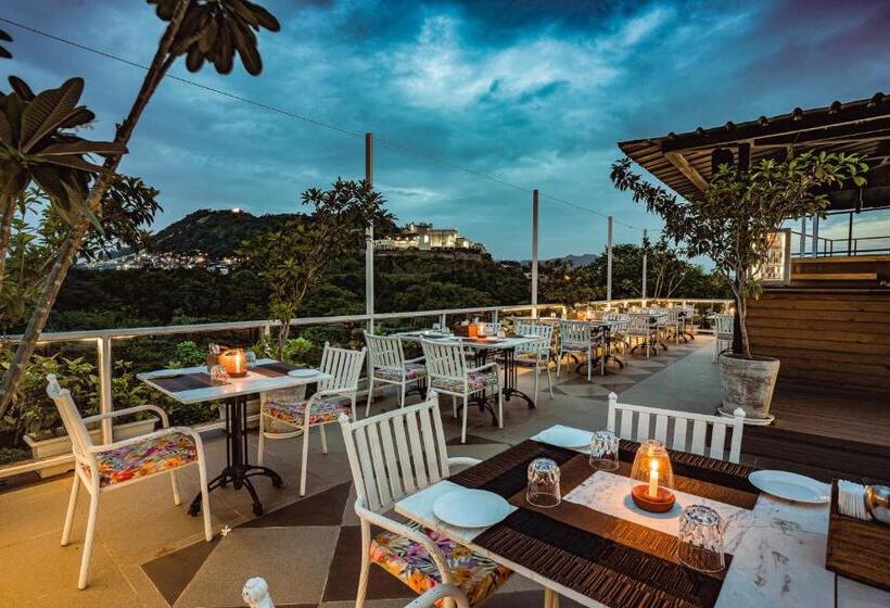 Tripli Hotels Shiv Villas