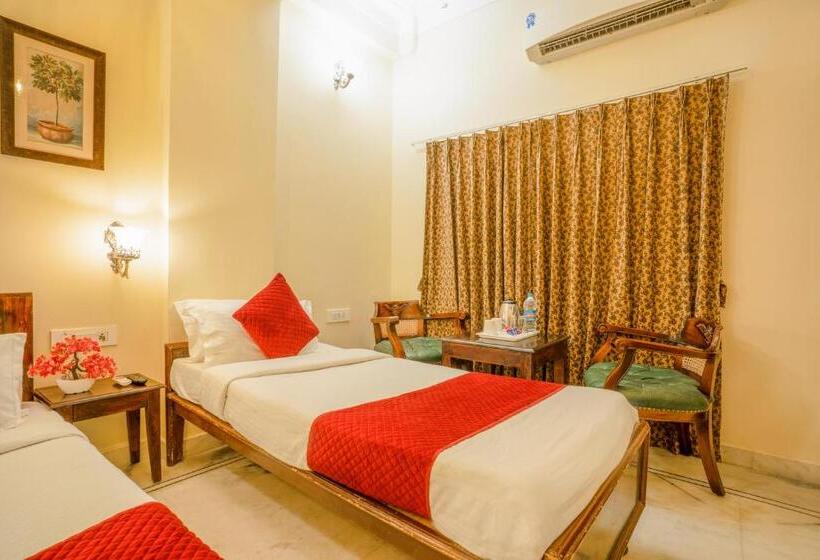 Tripli Hotels Shiv Villas