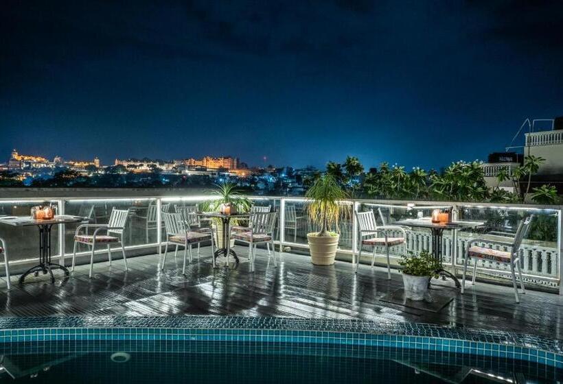 Tripli Hotels Shiv Villas