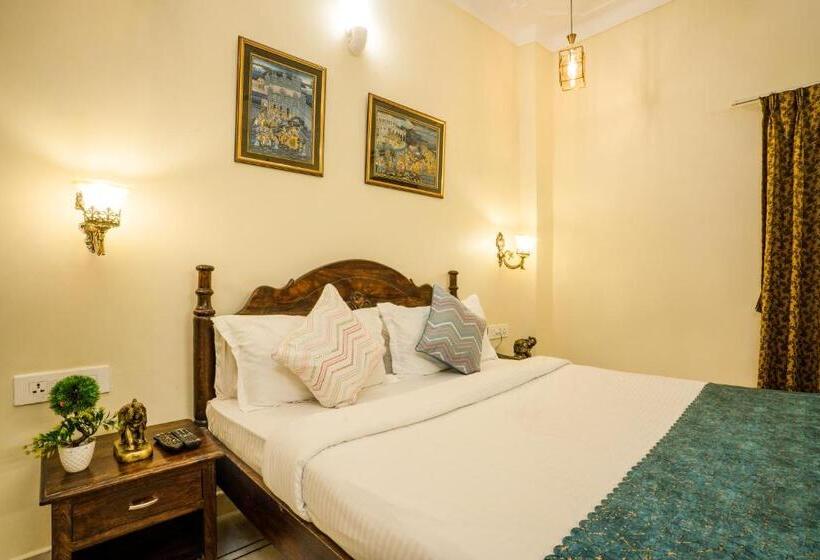 Tripli Hotels Shiv Villas