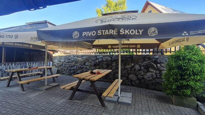 بنسيون Penzion Na Staré Cestě