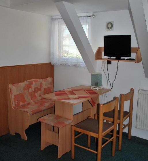 بنسيون Penzion Na Staré Cestě