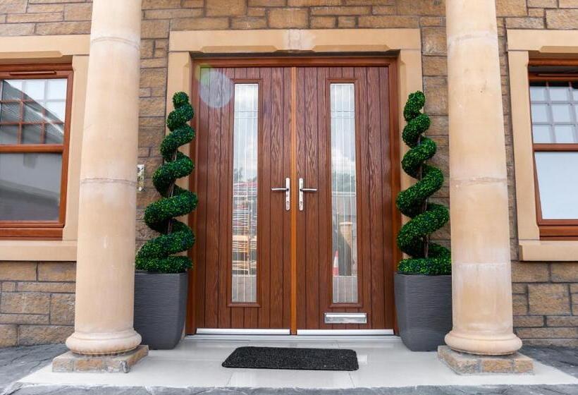 St Martin S House With Hot Tub