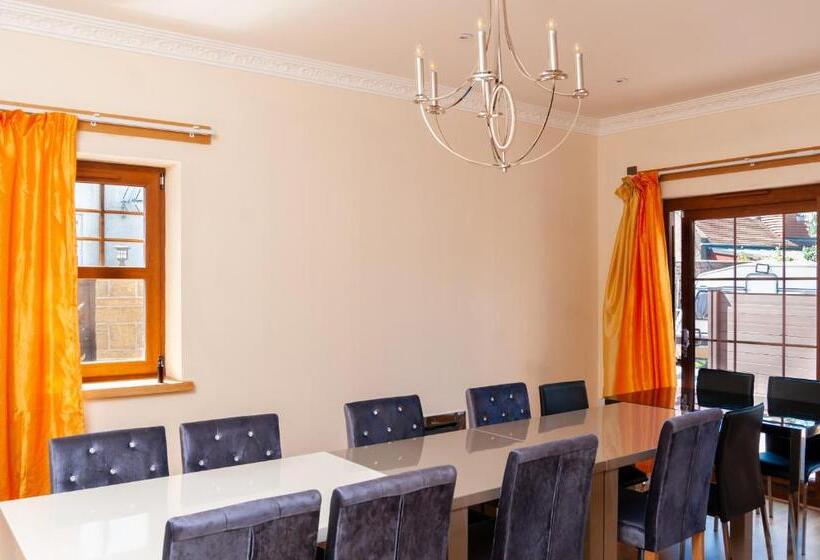 St Martin S House With Hot Tub