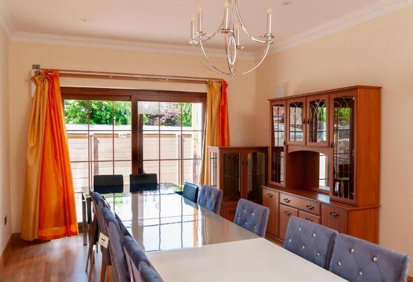 St Martin S House With Hot Tub