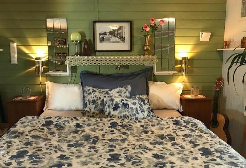 Charming Studio With Private Patio