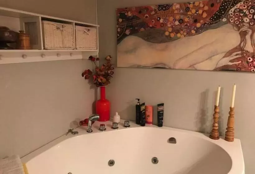 Charming Studio With Private Patio