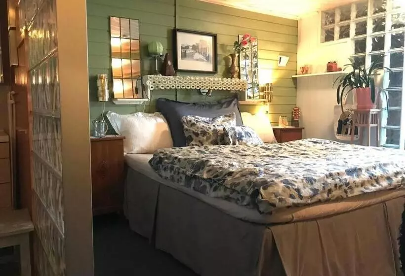 Charming Studio With Private Patio