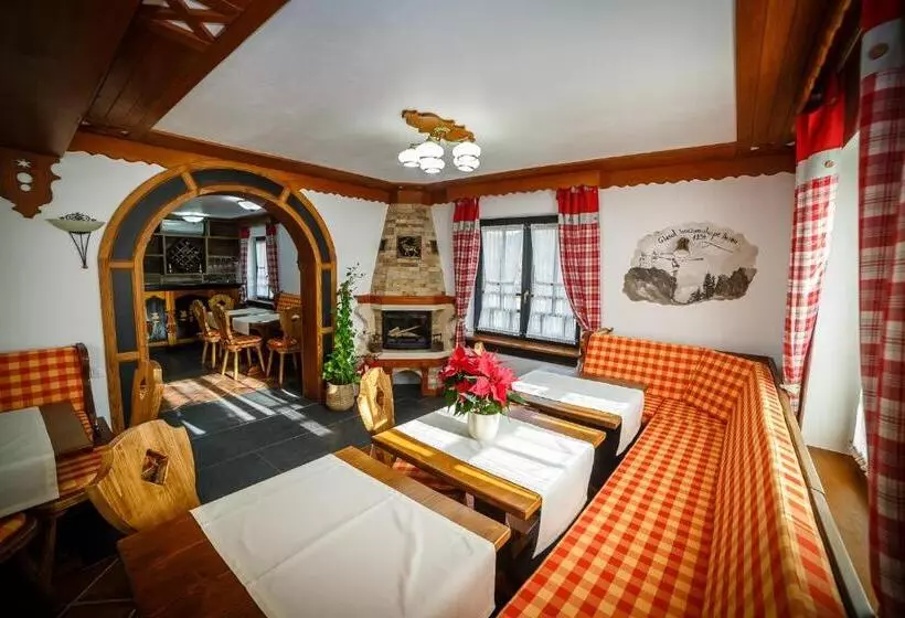 Hotelli Colț De Austria