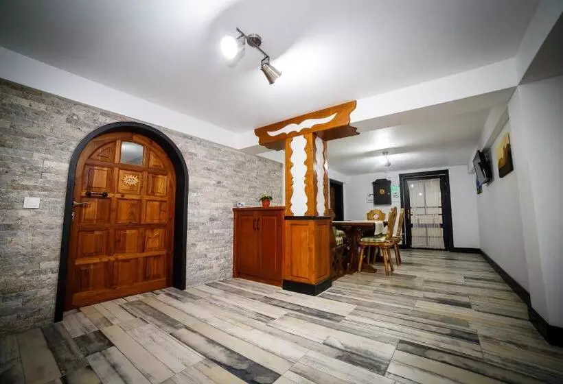 Hotelli Colț De Austria