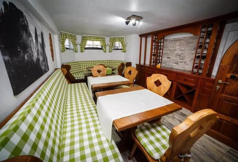 Hotelli Colț De Austria