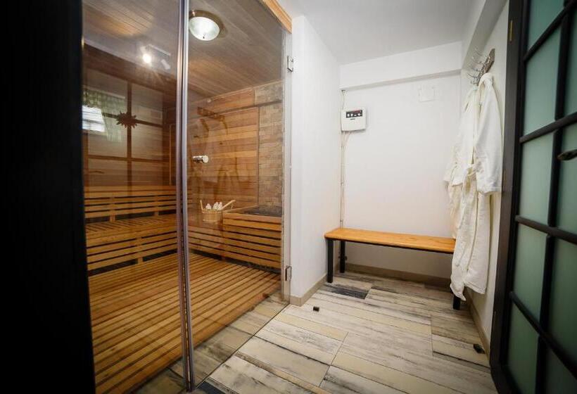 هتل Colț De Austria