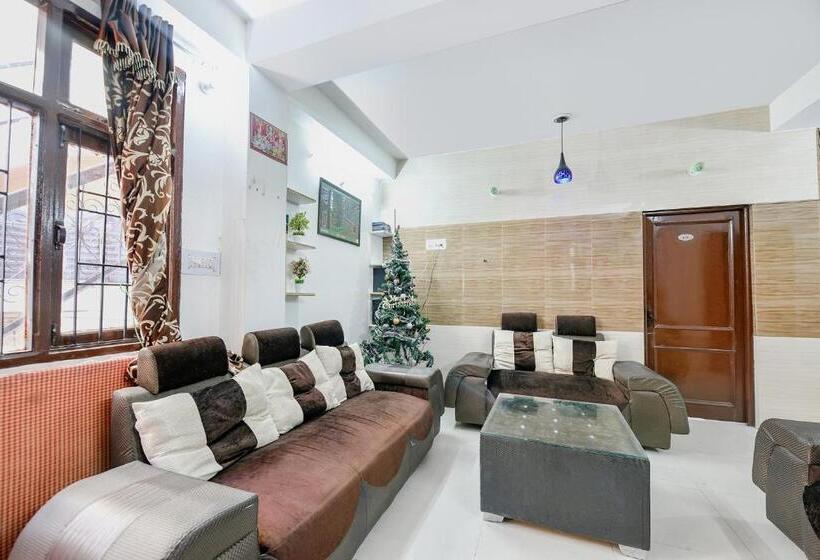 Fabhotel Ginger Grass