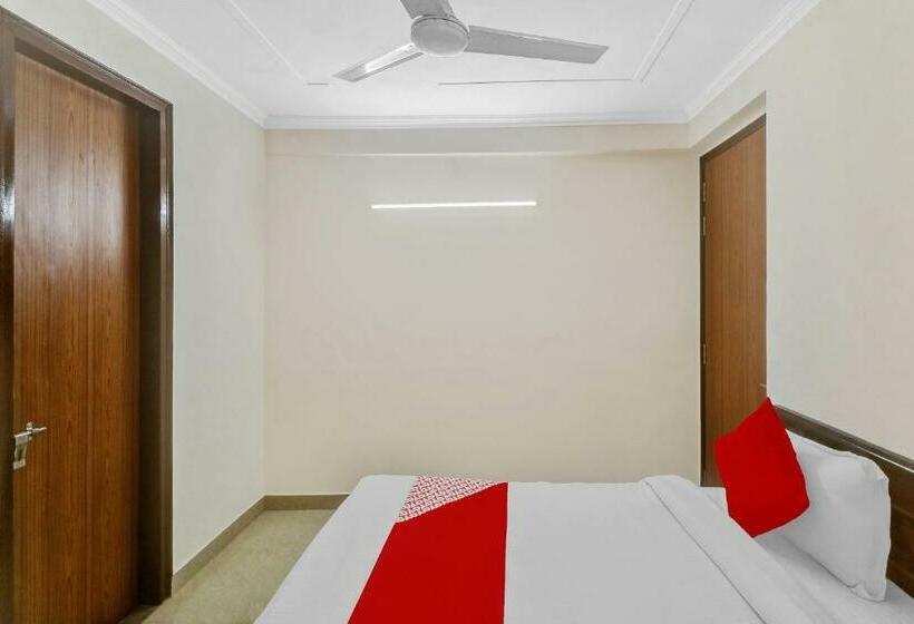 ホテル O South Plaza Near Qutab Minar Metro Station