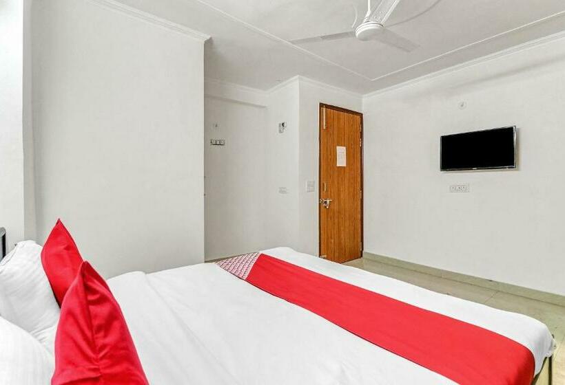 ホテル O South Plaza Near Qutab Minar Metro Station