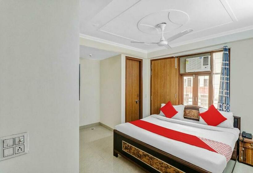 ホテル O South Plaza Near Qutab Minar Metro Station