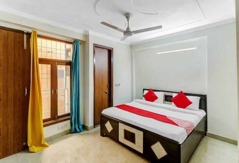 ホテル O South Plaza Near Qutab Minar Metro Station