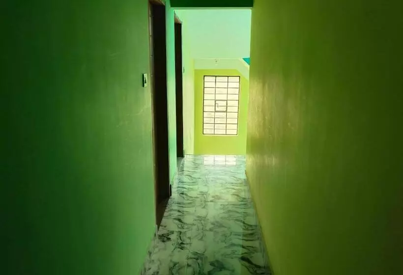 ホテル Radha Rani Lodge