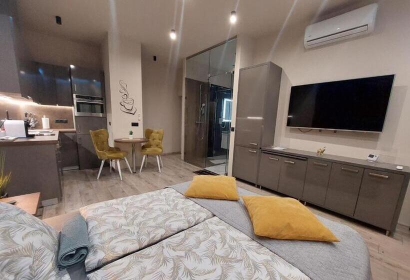 Silver Dawn Apartments