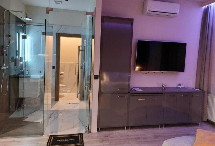 Silver Dawn Apartments