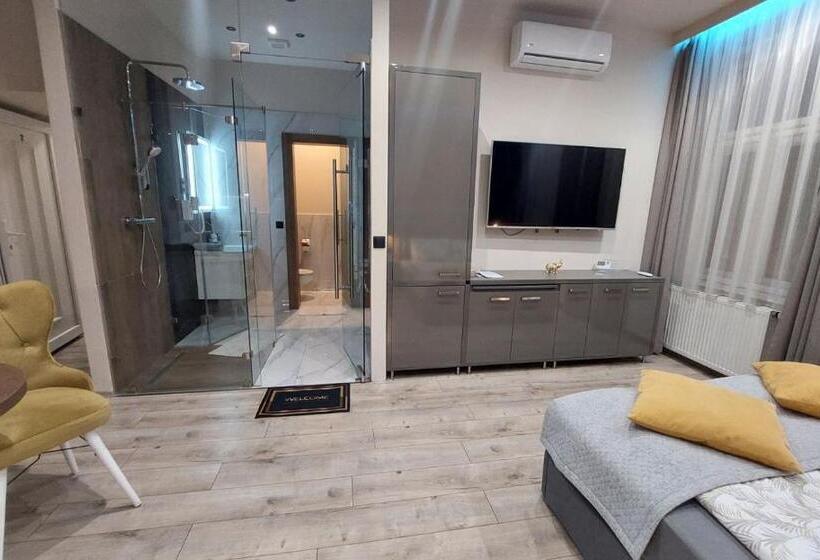 Silver Dawn Apartments