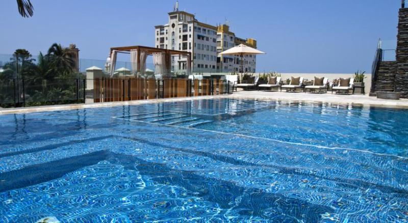 هتل Bastion Luxury